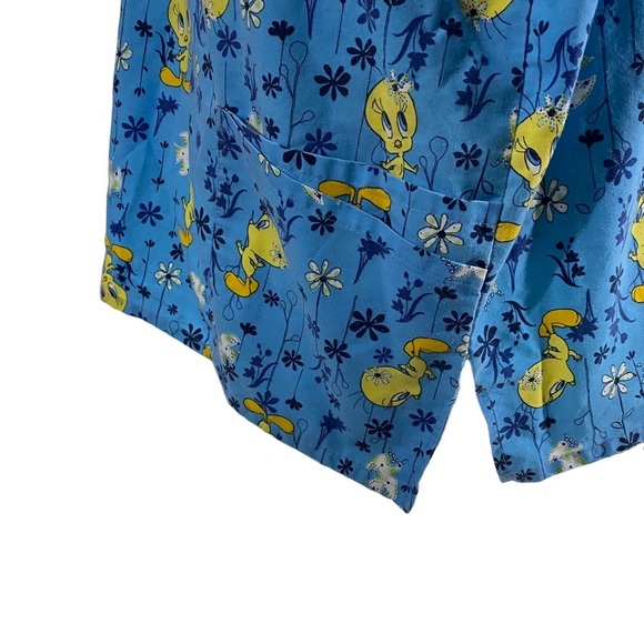 Warner Bros Looney Tunes Women Blue Tweety Bird Scrub Top Sz XL Double Pockets - Picture 4 of 11